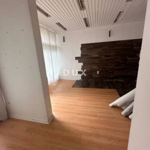 ZAGREB, DONJA DUBRAVA - Investicijska prilika! Višenamjenski poslovni prostor