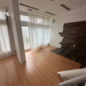 ZAGREB, DONJA DUBRAVA - Investicijska prilika! Višenamjenski poslovni prostor