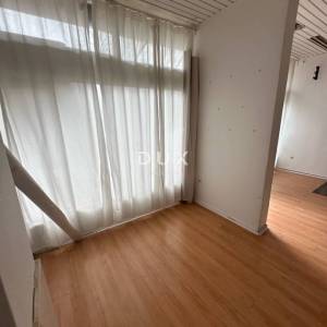 ZAGREB, DONJA DUBRAVA - Investicijska prilika! Višenamjenski poslovni prostor