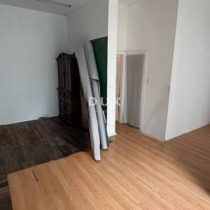 ZAGREB, DONJA DUBRAVA - Investicijska prilika! Višenamjenski poslovni prostor