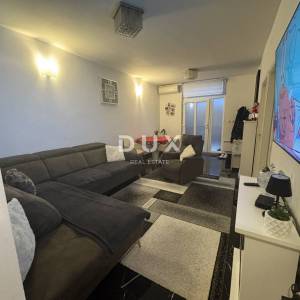 ZAGREB, DONJA DUBRAVA - Stan sa dvorištem 