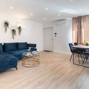 Zagreb-Draškovićeva, mir u centru-dvorišna oaza, dvoetažni stan, 63m2