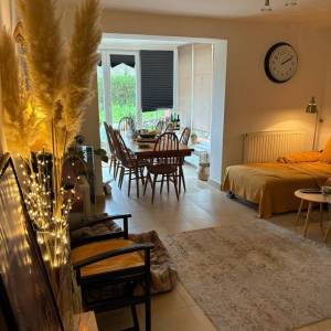 Zagreb-Remete, 2S stan sa spremištem i garažom, prizemlje kuće