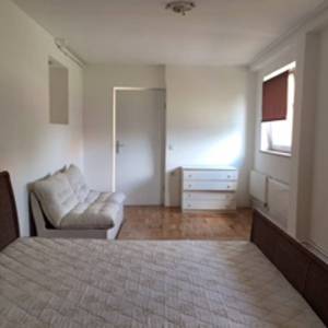 Zagreb-Remete, 2S stan sa spremištem i garažom, prizemlje kuće