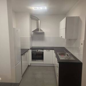 Zagreb-Trešnjevka, 2-sobni stan s loggiom 61m2, namješten i opremljen