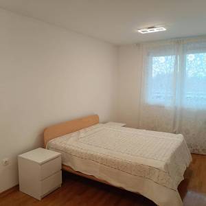 Zagreb-Trešnjevka, 2-sobni stan s loggiom 61m2, namješten i opremljen