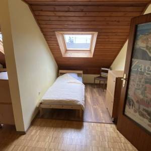 Zagreb-Trnovčica, dvoetažni 4S stan u kući, 2.kat+visoko potkrovlje