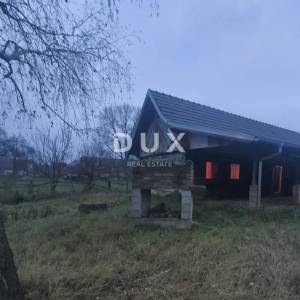 ZAGREB,ŠAŠINOVEC- Nekretnina s potencijalom; kuća i gospodarski objekt na 1000 m²