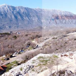 Zagvozd 700 m2 građevinsko zemljište + gotovi iskopi - novo