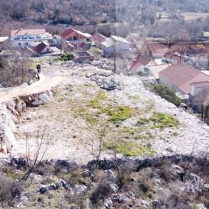 Zagvozd 700 m2 građevinsko zemljište + gotovi iskopi - novo