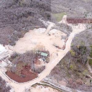 Zagvozd građevinsko zemljište 838 m2 odlična lokacija