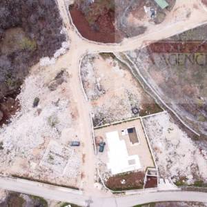 Zagvozd građevinsko zemljište 838 m2 odlična lokacija