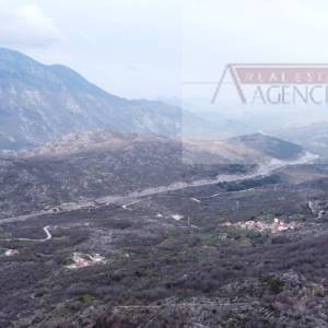 Zagvozd građevinsko zemljište 838 m2 odlična lokacija