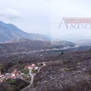 Zagvozd građevinsko zemljište 770 m2 + građevinska dozvola + radovi