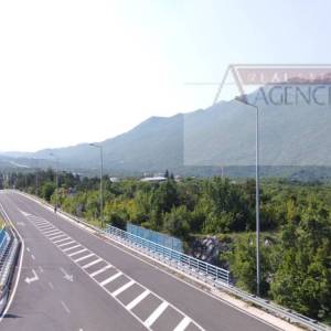 Zagvozd građevinsko zemljište 1817 m2 - novo u ponudi