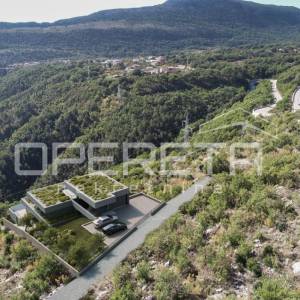 Zemljište 1.546 m² s projektom za modernu vilu, Omiš
