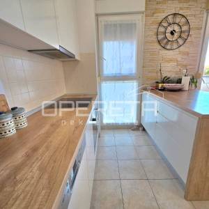 Žnjan, dvosoban, namješten, garažno mjesto