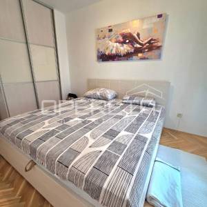 Žnjan, dvosoban, namješten, garažno mjesto