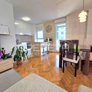 Žnjan, dvosoban, namješten, garažno mjesto