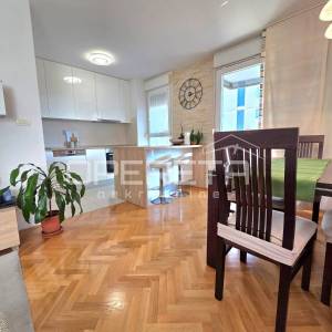 Žnjan, dvosoban, namješten, garažno mjesto