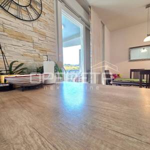 Žnjan, dvosoban, namješten, garažno mjesto