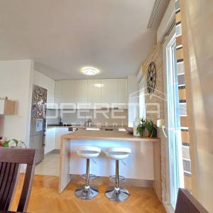 Žnjan, dvosoban, namješten, garažno mjesto