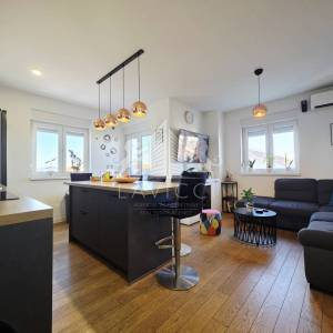 2-soban stan s uređenom krovnom terasom - Zadar, Višnjik