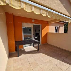 Apartman sa otvorenim  pogledom na uvalu i more.