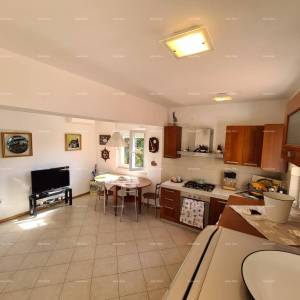 Apartman sa otvorenim  pogledom na uvalu i more.