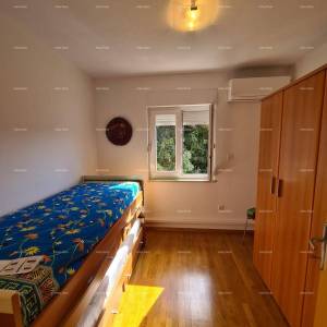 Apartman sa otvorenim  pogledom na uvalu i more.