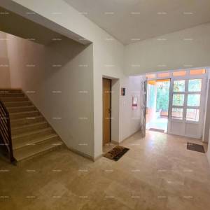 Apartman sa otvorenim  pogledom na uvalu i more.