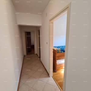 Apartman sa otvorenim  pogledom na uvalu i more.