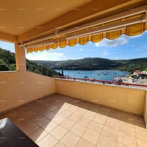 Apartman sa otvorenim  pogledom na uvalu i more.