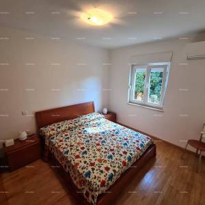 Apartman sa otvorenim  pogledom na uvalu i more.