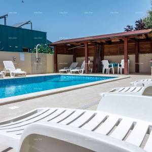 Apartmanska kuća s bazenom!Blizina mora i plaže!  Peroj.