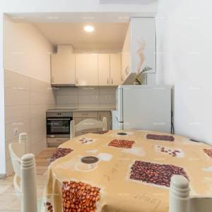 Apartmanska kuća s bazenom!Blizina mora i plaže!  Peroj.