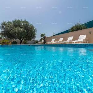 Apartmanska kuća s bazenom!Blizina mora i plaže!  Peroj.