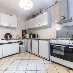 Apartmanska kuća s bazenom!Blizina mora i plaže!  Peroj.