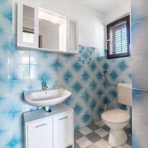 Apartmanska kuća s bazenom!Blizina mora i plaže!  Peroj.