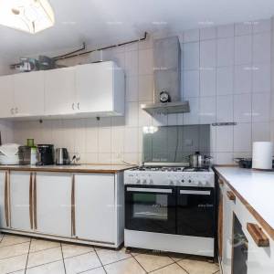 Apartmanska kuća s bazenom!Blizina mora i plaže!  Peroj.