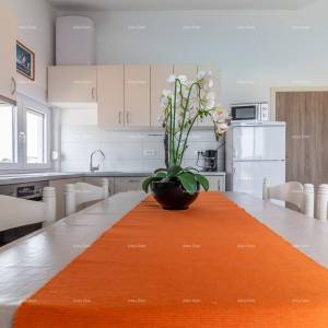 Apartmanska kuća s bazenom!Blizina mora i plaže!  Peroj.