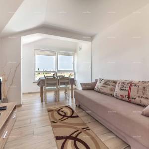 Apartmanska kuća s bazenom!Blizina mora i plaže!  Peroj.