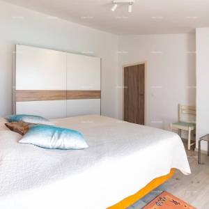 Apartmanska kuća s bazenom!Blizina mora i plaže!  Peroj.