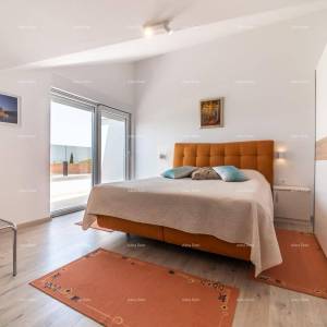 Apartmanska kuća s bazenom!Blizina mora i plaže!  Peroj.