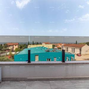 Apartmanska kuća s bazenom!Blizina mora i plaže!  Peroj.