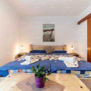 Apartmanska kuća s bazenom!Blizina mora i plaže!  Peroj.