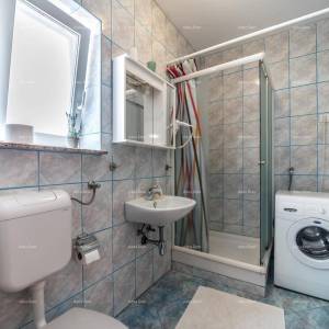 Apartmanska kuća s bazenom!Blizina mora i plaže!  Peroj.