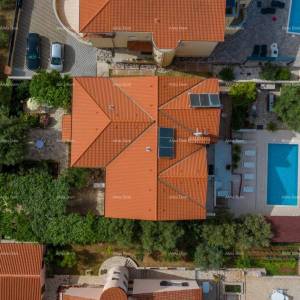 Apartmanska kuća s bazenom!Blizina mora i plaže!  Peroj.