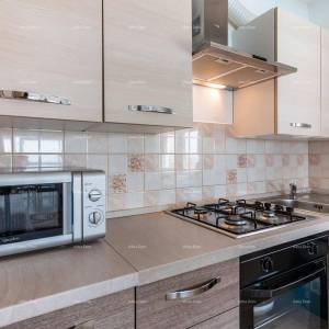 Apartmanska kuća s bazenom!Blizina mora i plaže!  Peroj.