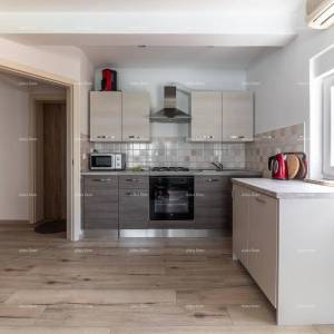 Apartmanska kuća s bazenom!Blizina mora i plaže!  Peroj.